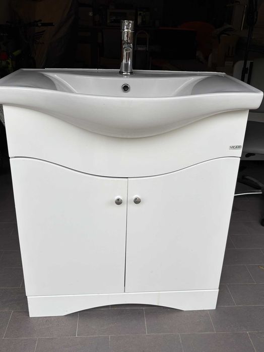 Шкаф с монтиран смесител