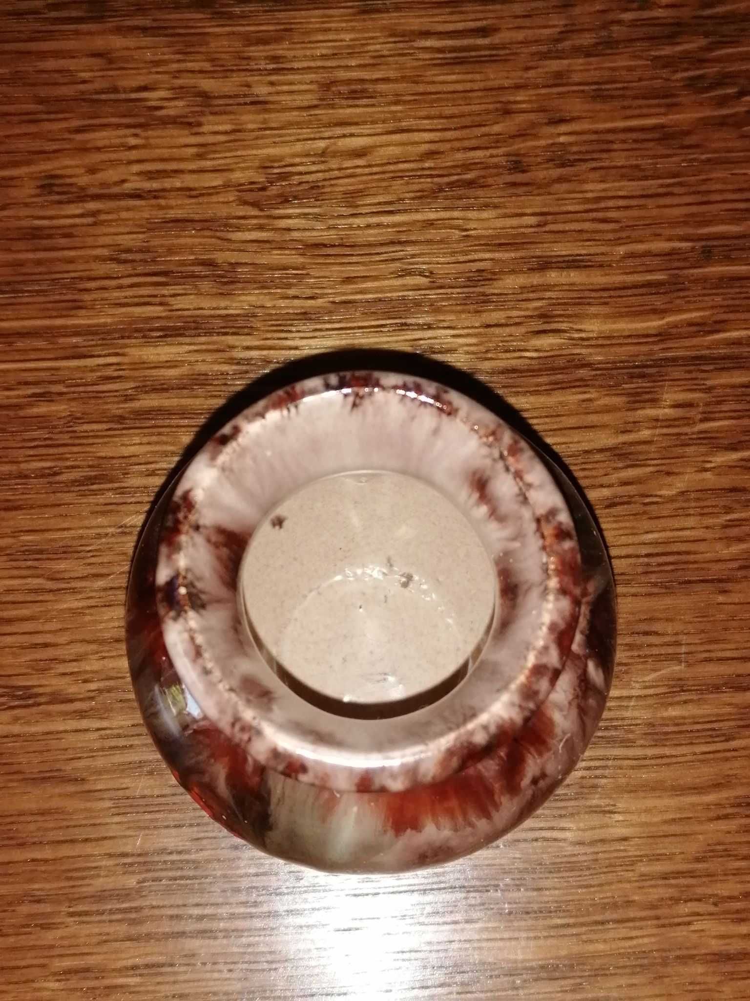 Vază de porțelan cu model maro