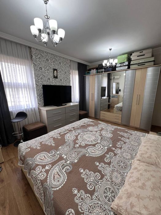 Продаеться 4-х комнатная квартира на алгоритме