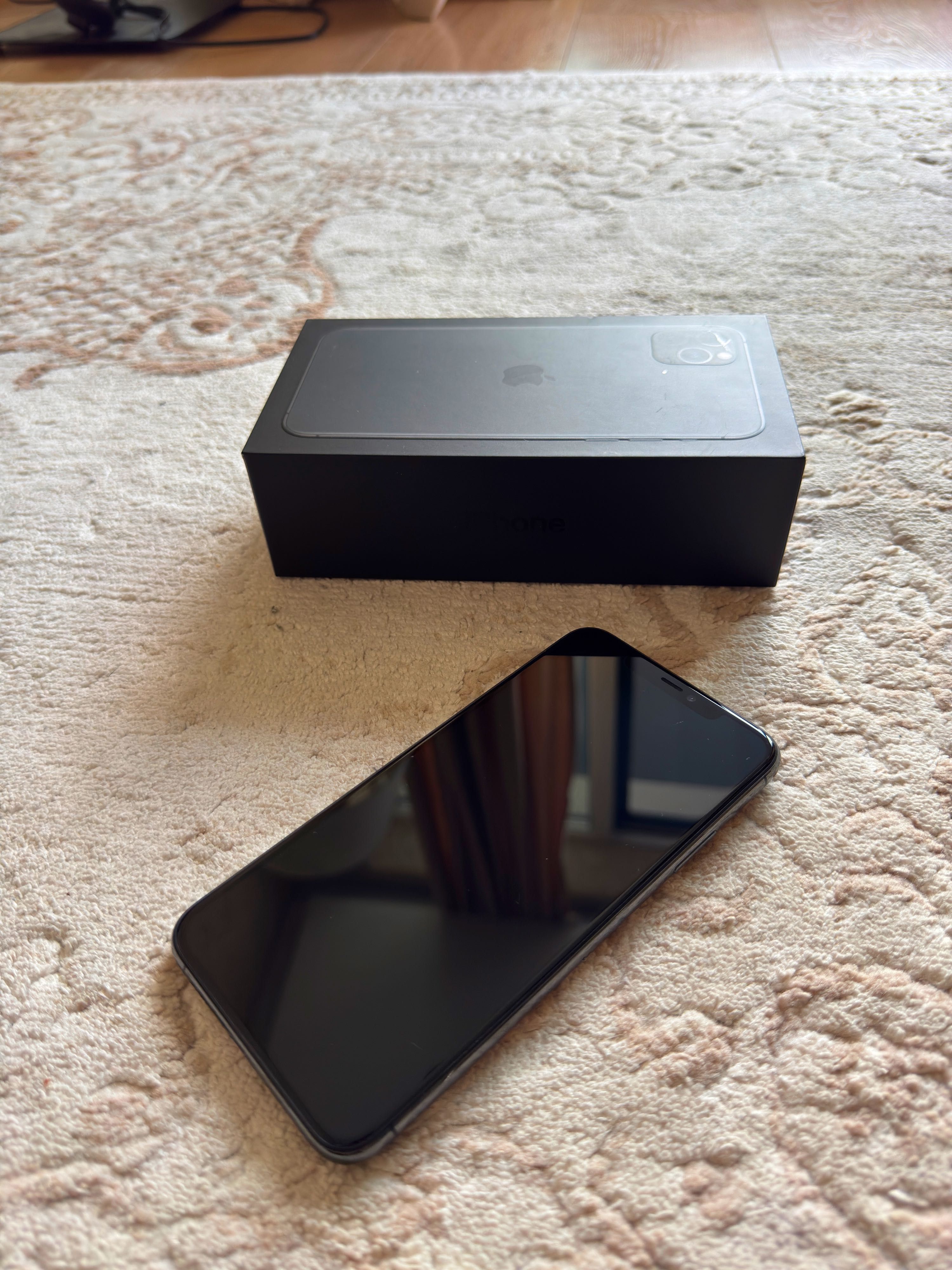 iPhone 11 Pro Max 512GB Space Gray – БОНУС зарядно и слушалки. Отличен