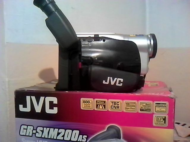 Продам видеокамеру JVC GR-SXM200as