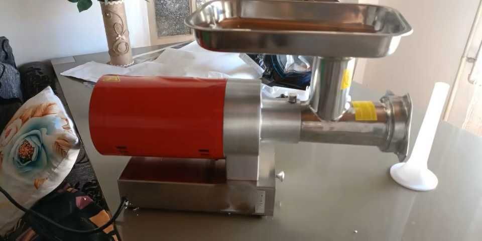 masina de tocat carne facut carnati marimea 22 1500 w Italia 350kg/h