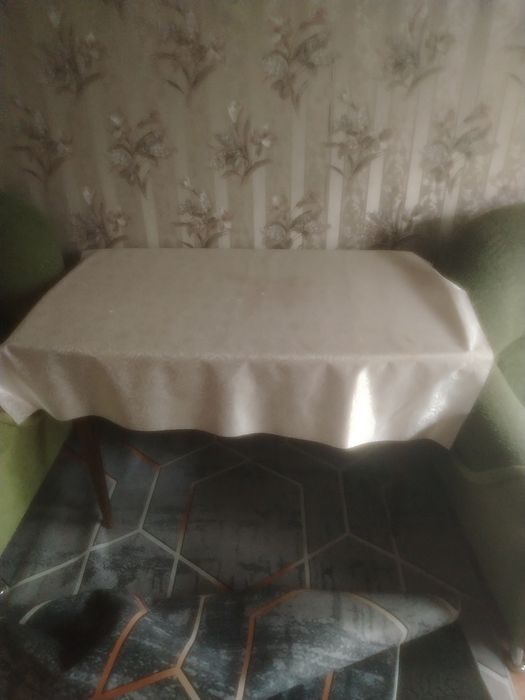 Продам диван, кресло, стол и три стула