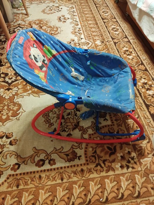 Отдам качалку на батарейках