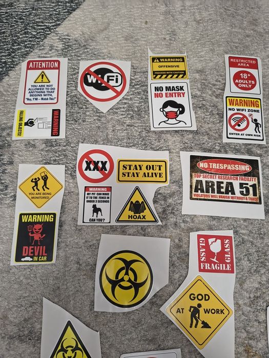 Vând 51 de stickere pt pereți, uși, etc. amuzante