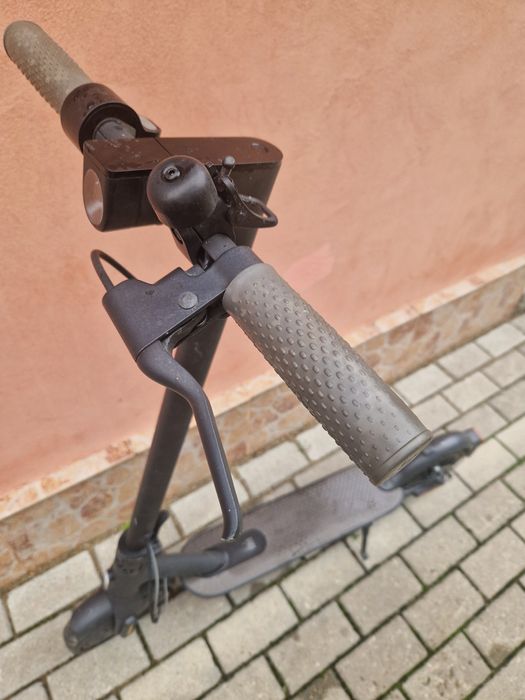 Vând trotineta electrica xiaomi 800