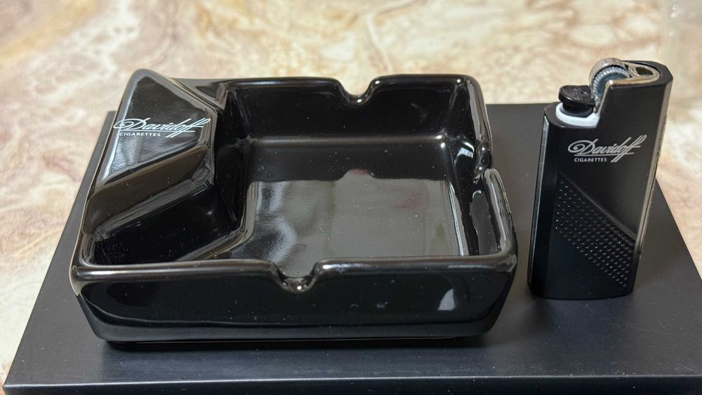 Davidoff ,set scrumiera de porțelan si bricheta ,negru ,la cutie cadou