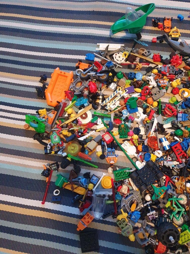 Lego piese si omuleti originali