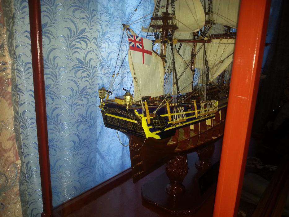 Продается деревянная модель корабля «Баунти» ручной работы.
