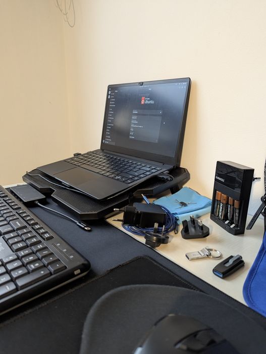 Laptop Linux Star Labs Starbook Mk V coreboot; Intel i7 16GB 512GB SSD