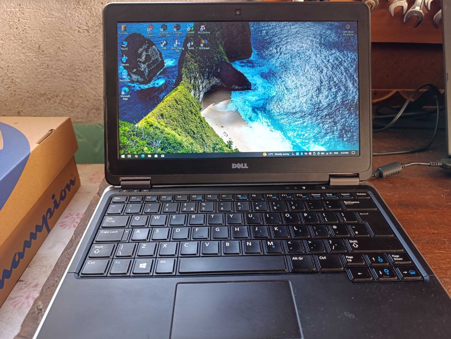 Лаптоп Dell Latitude e7240