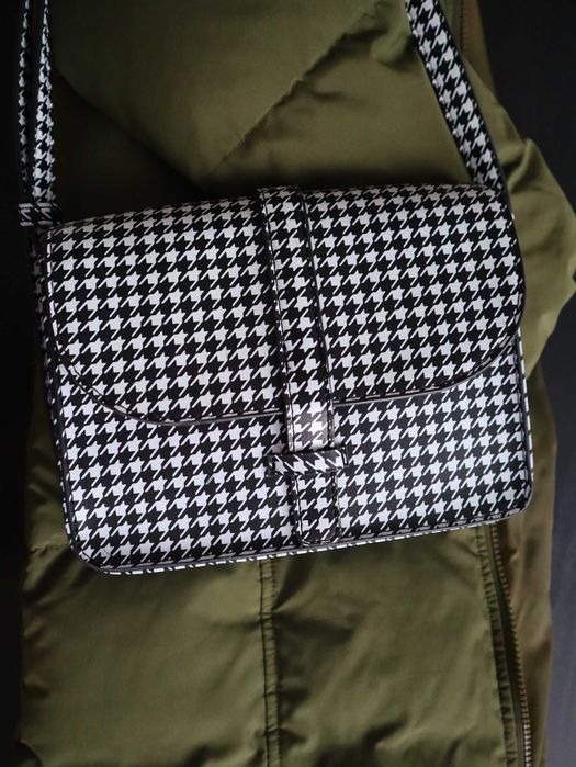 Poseta Geanta de umar alb-negru