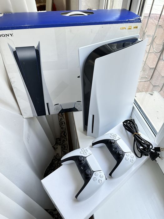 PlayStation 5 Disc 8K +2 Джойстик