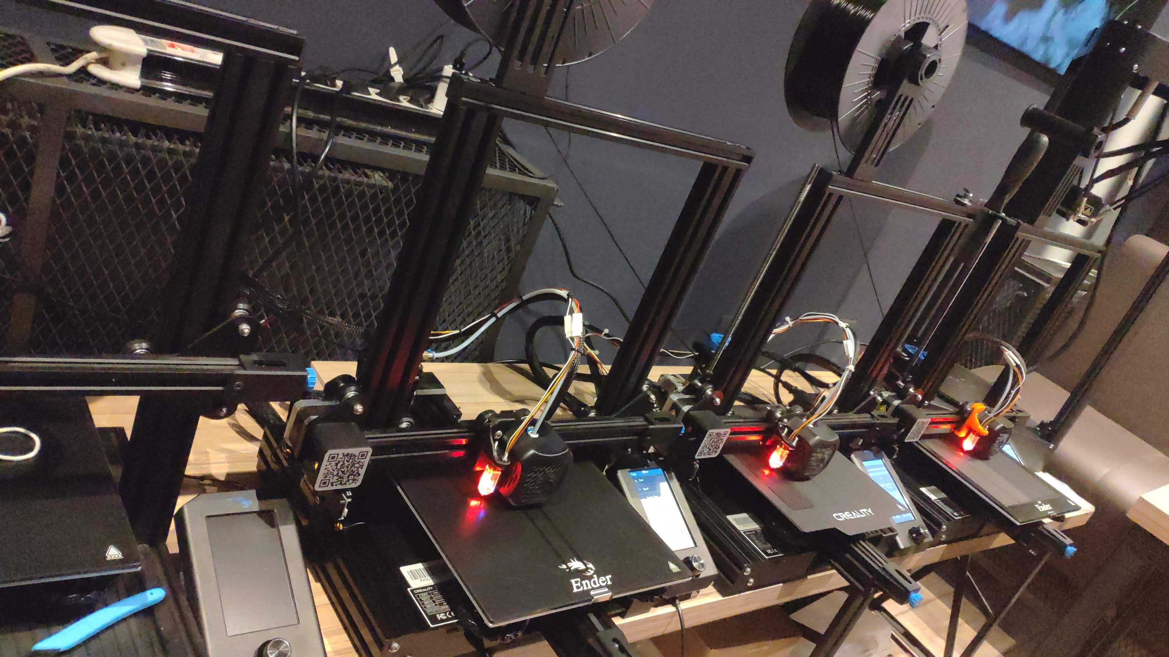 Imprimanta 3D Ender 3 V2 Creality + 1 filament PLA