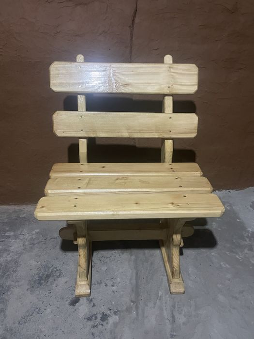 Masa si 4 scaune din lemn de brad