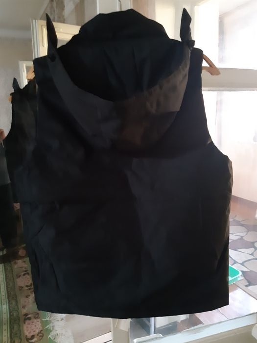 Жилет с капюшоном