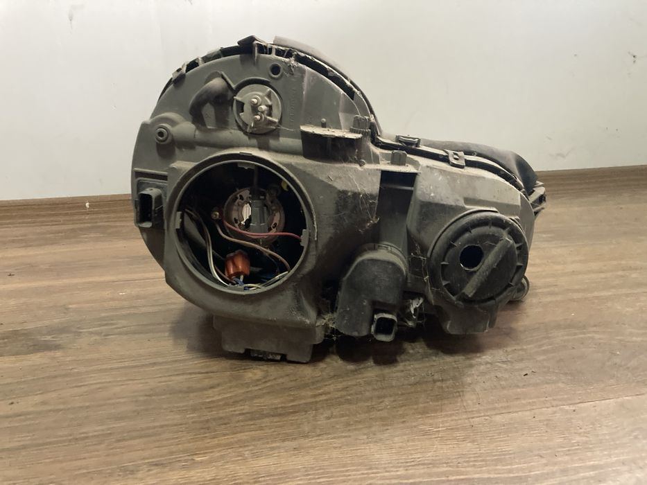 Ляв фар за Mercedes E-class / Мерцедес Е класа ксенон 1999г