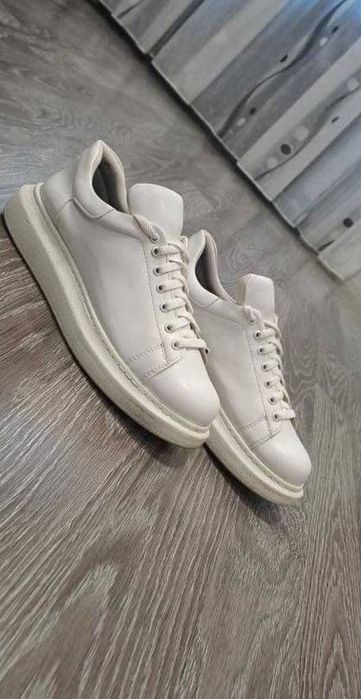 Бели сникърси 44 номер