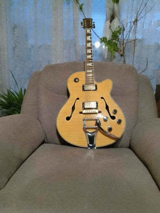 Продавам Електрическа Китара и Джаз Китара