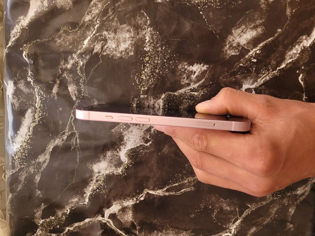 Vând iPhone 15 128 GB