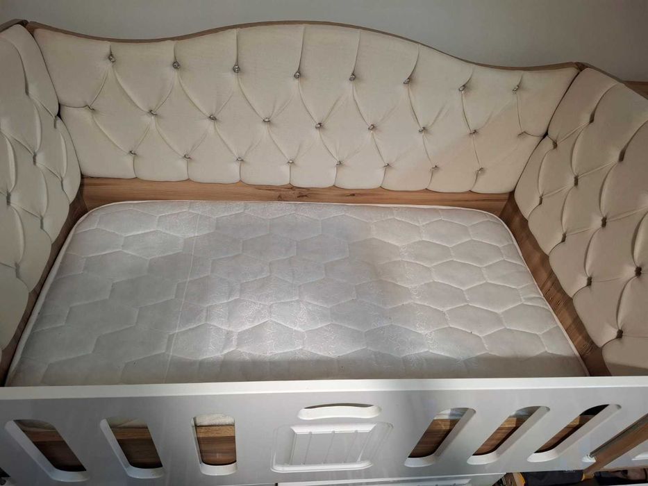 Продавам детско креватче