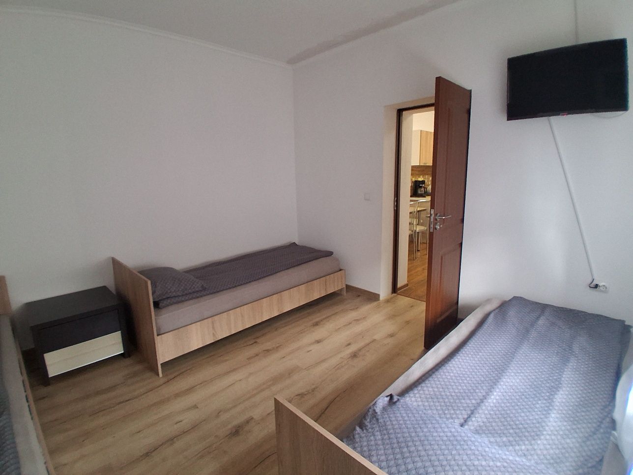 Cazare Muncitori / FIRME IN ORADEA -PRET 50 RON pers