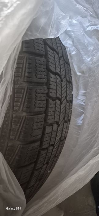 Продам шины зима липучка 235/60/r18 Nankang в хорошем состоянии.