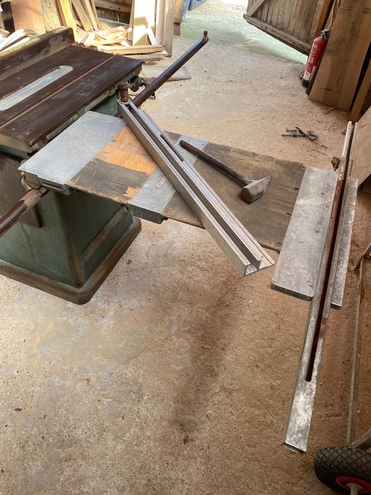 Циркуляр с каретка