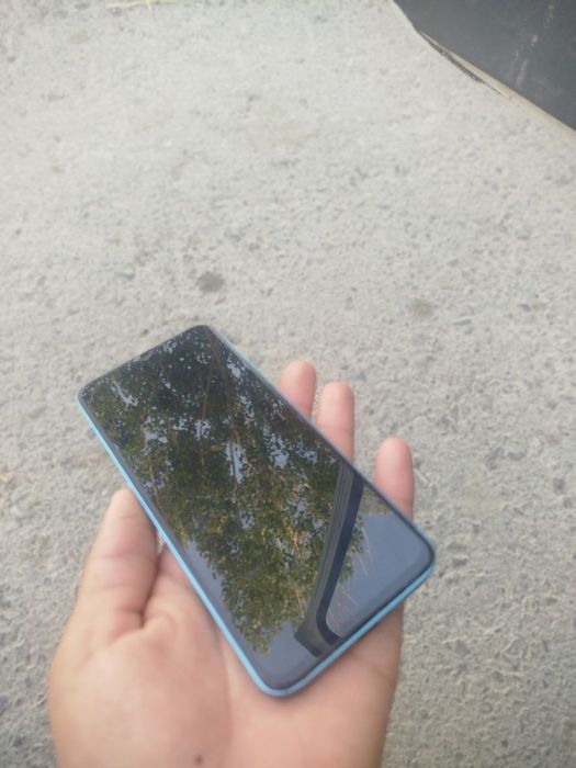 Honor x8a. Narxi: 800 000