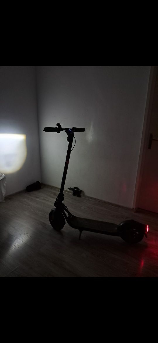 Ninebot Kickscooter F25Е – отлично състояние, готов за каране!