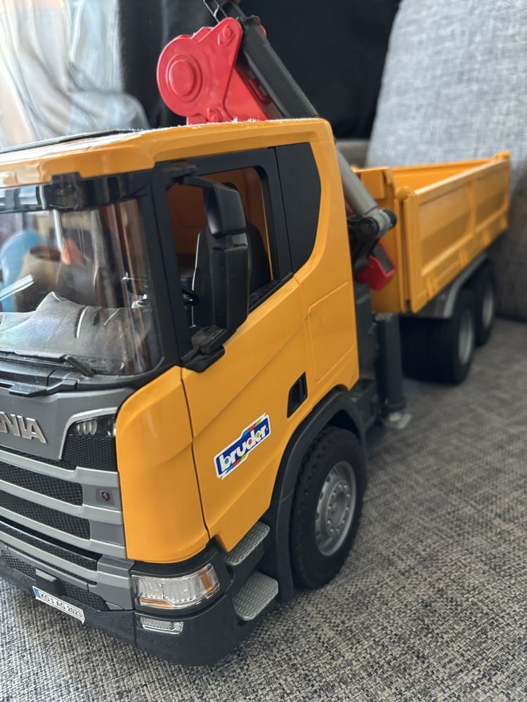 Камион с кран Bruder, модел Scania