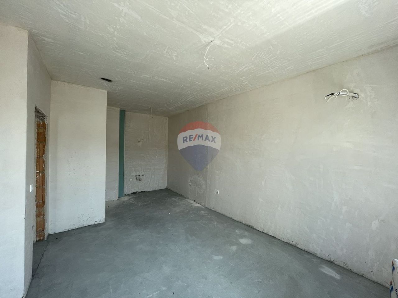 Продава се Двустаен апартамент в Варна, Аспарухово - 60 кв.м за 1492 €/кв.м - Снимка #2