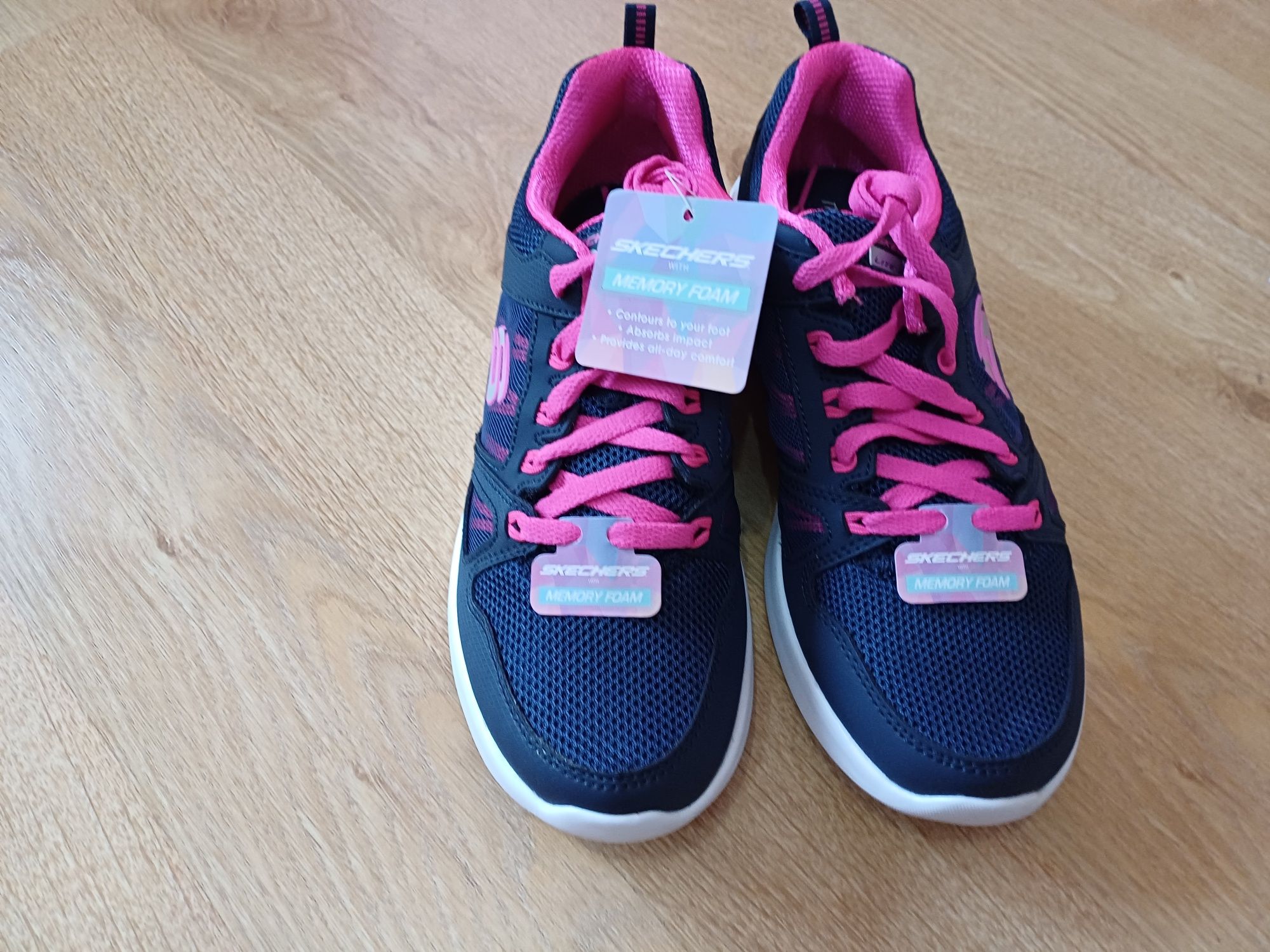 Платнени, спортни - стелка 25см и Skechers n.38