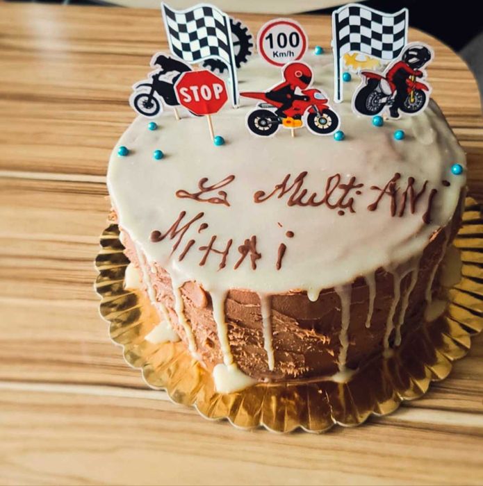 Torturi și prăjituri