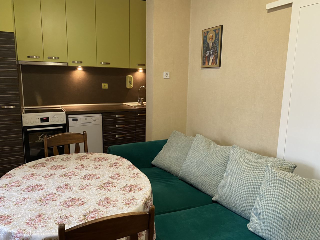 Дава се под наем Тристаен апартамент в София, Връбница 1 - 70 кв.м за 612 € - Снимка #3