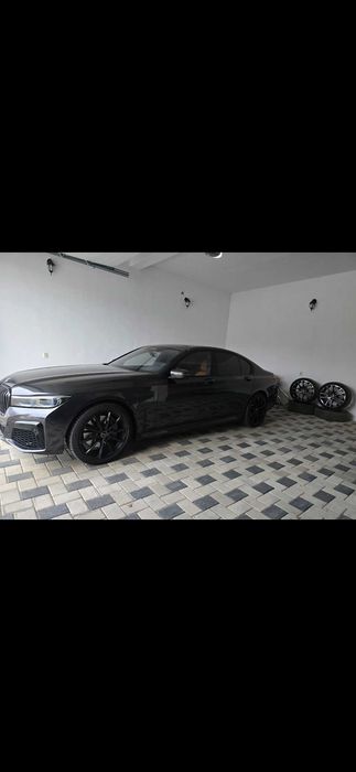 BMW SERIA 7 HIBRID (3 litri benzină+electric)