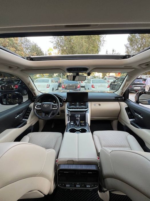 Toyota Land Cruiser 300