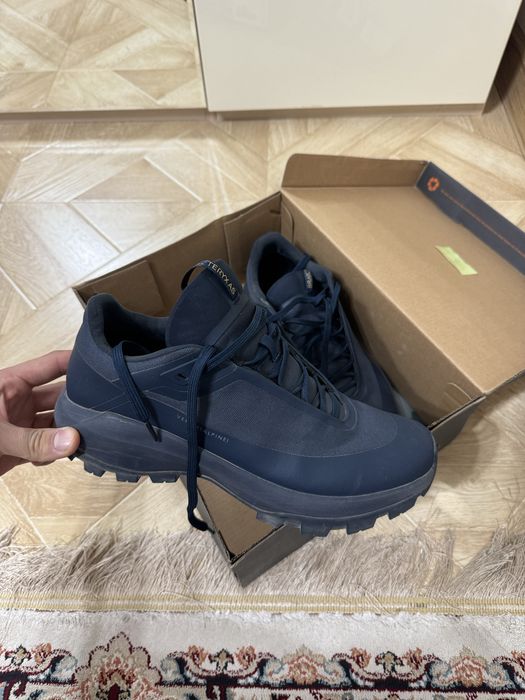 Кроссовки демисезонные (почти новая)