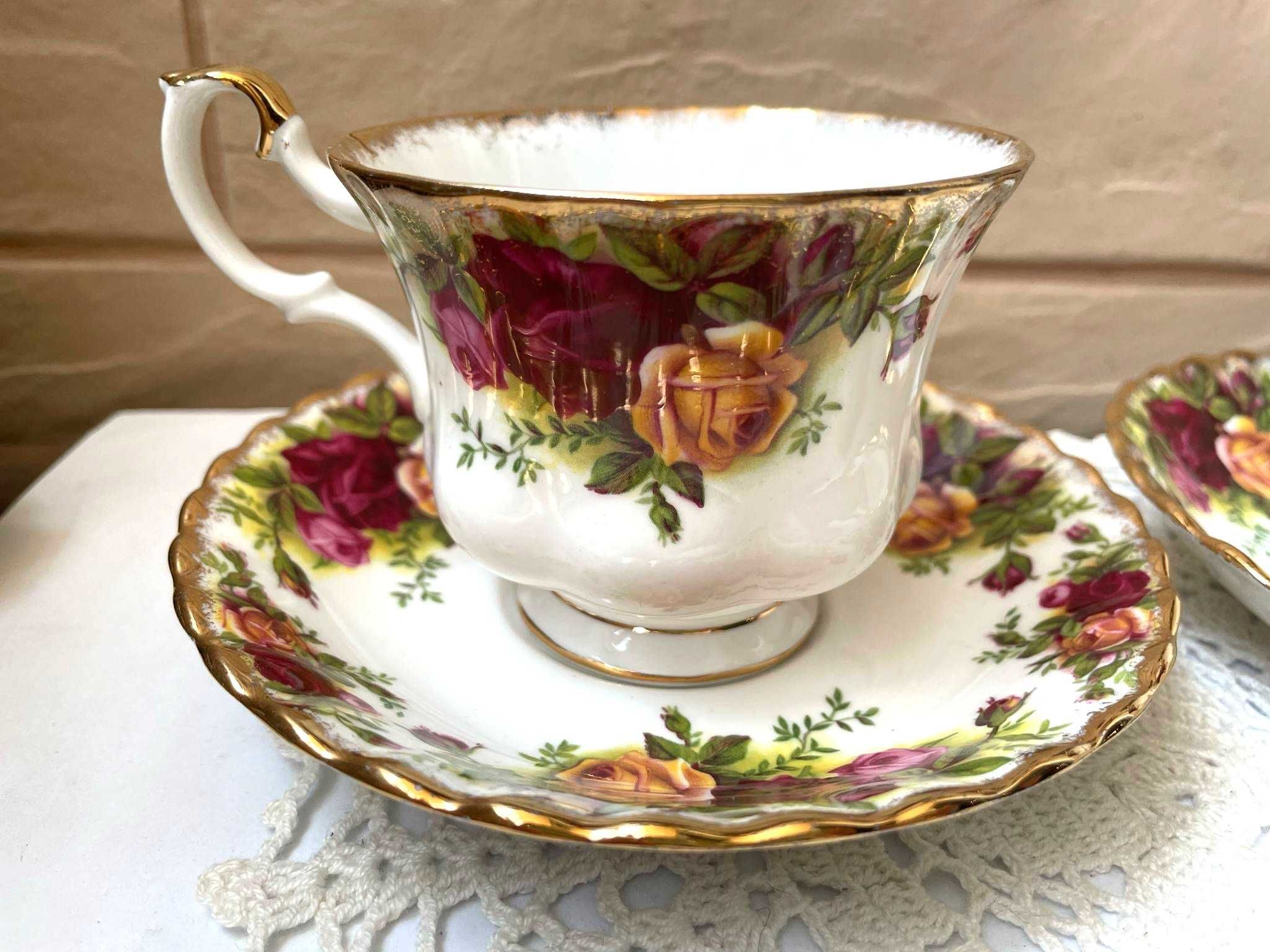 ROYAL ALBERT красив комплект за двама от костен порцелан от Англия