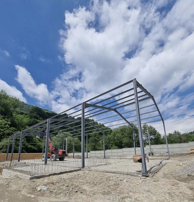 Societatea noastră , confecționează sau Uzinează structurii Hale metal