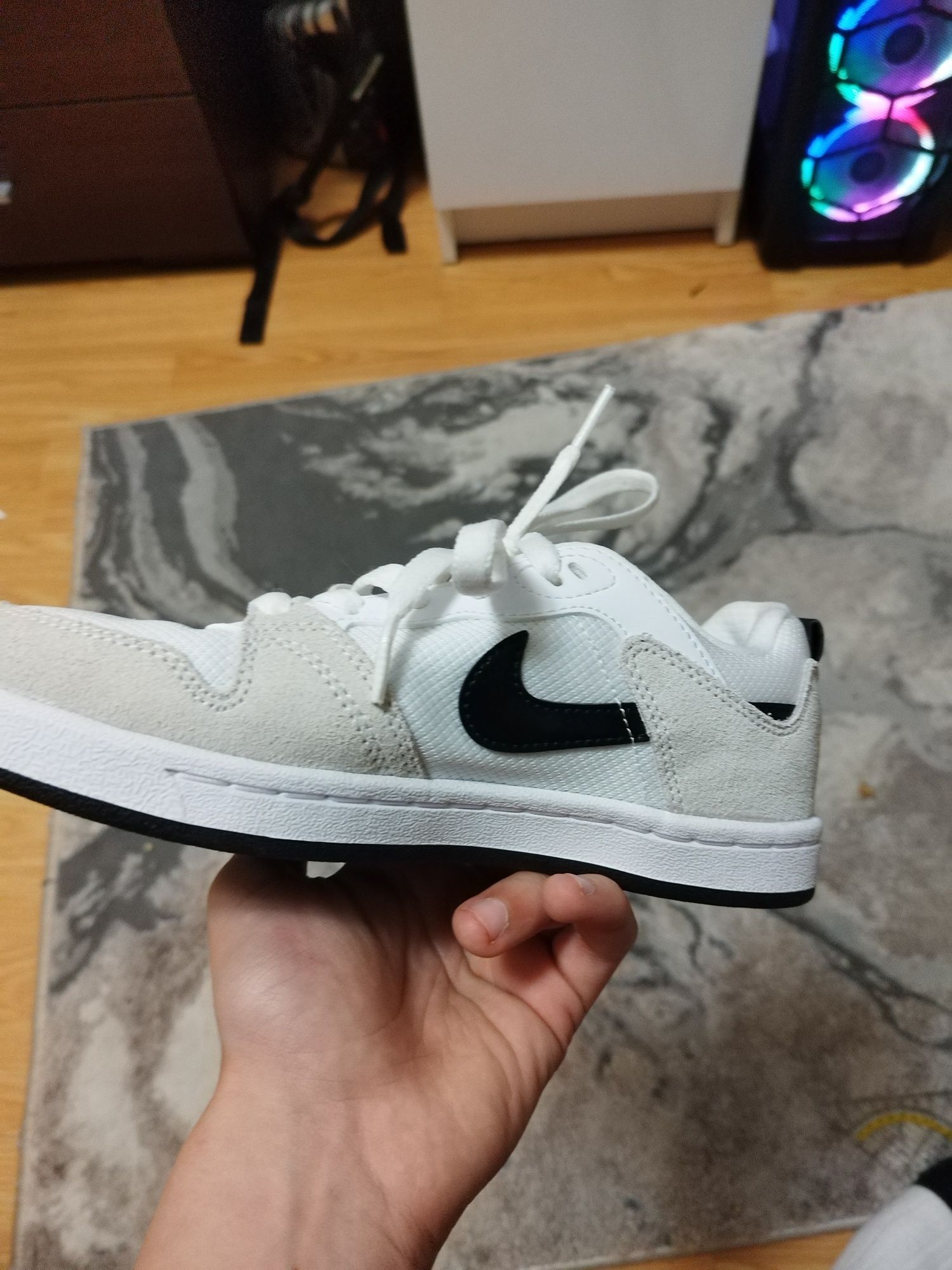Vând urgent papuci nike sb originalii!!