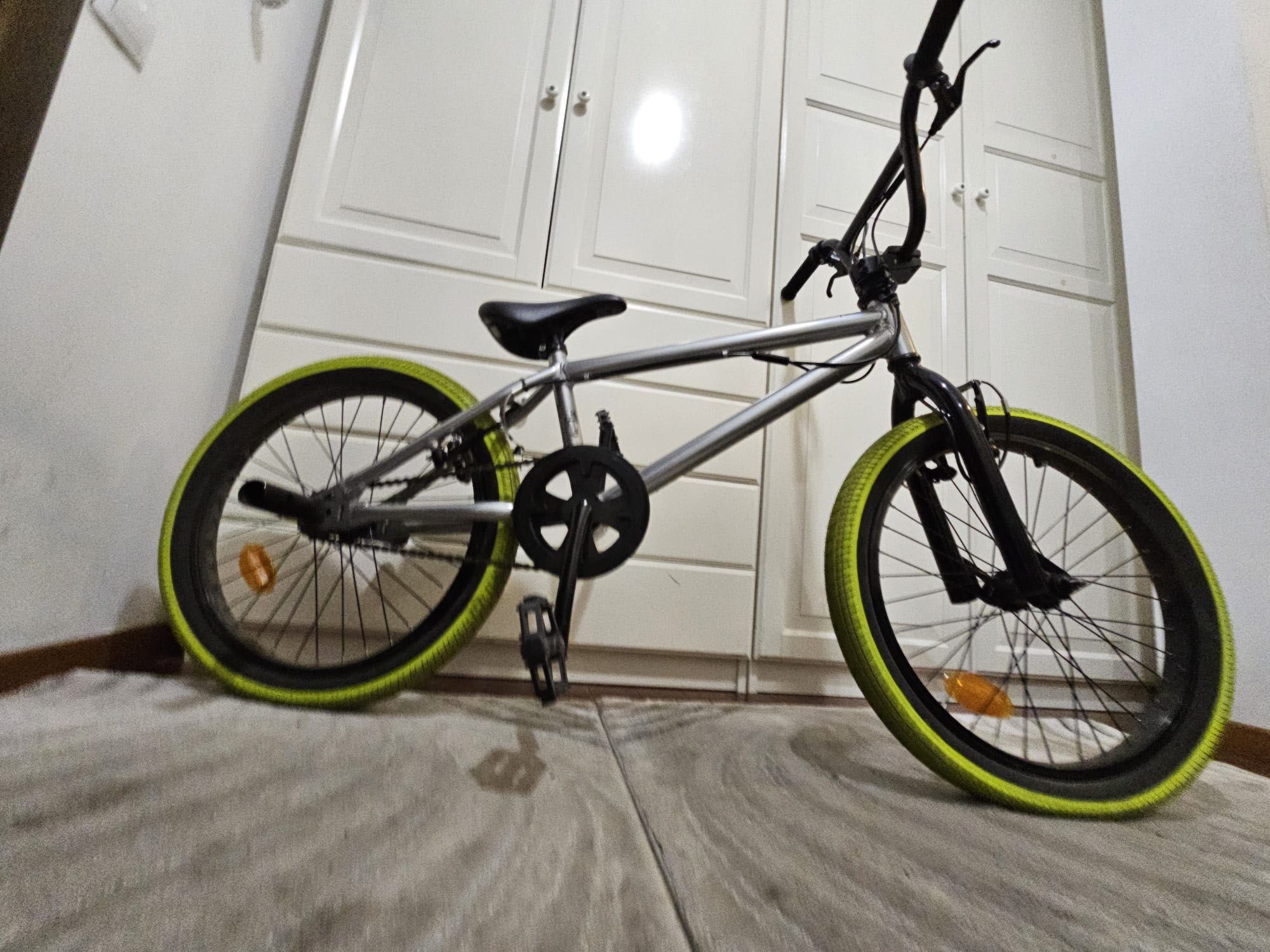Vând bicicleta BMX
