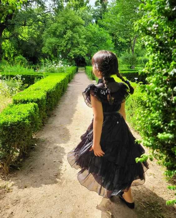 Rochia si mana Wednesday NOI 5,6,7,8,9,10,11,12,13,14 ani