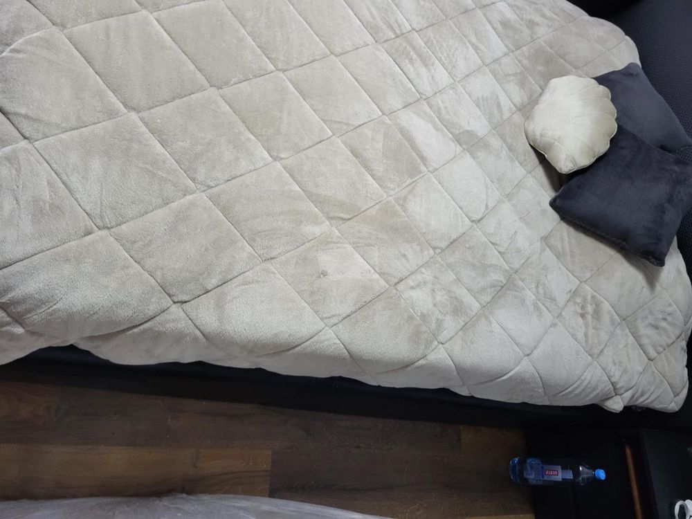 Pat din piele neagra saltea si noptiere