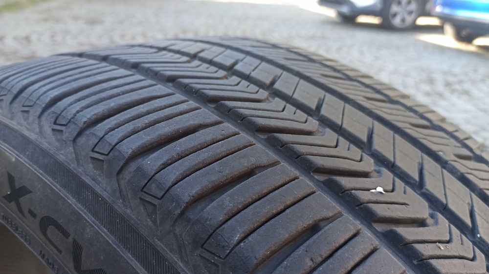 Продавам YOKOHAMA Geolandar X-CV G057   295/40 R21  DOT 3823