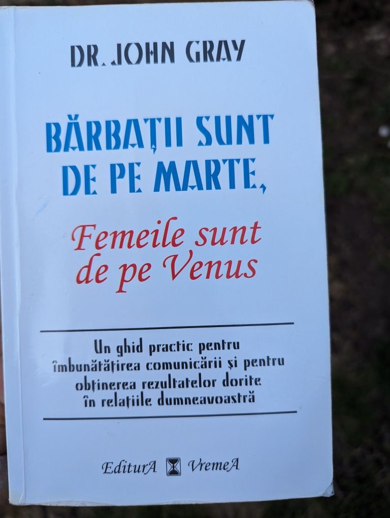 Vând cartea "Bărbații sunt de pe Marte, femeile sunt de pe Venus"