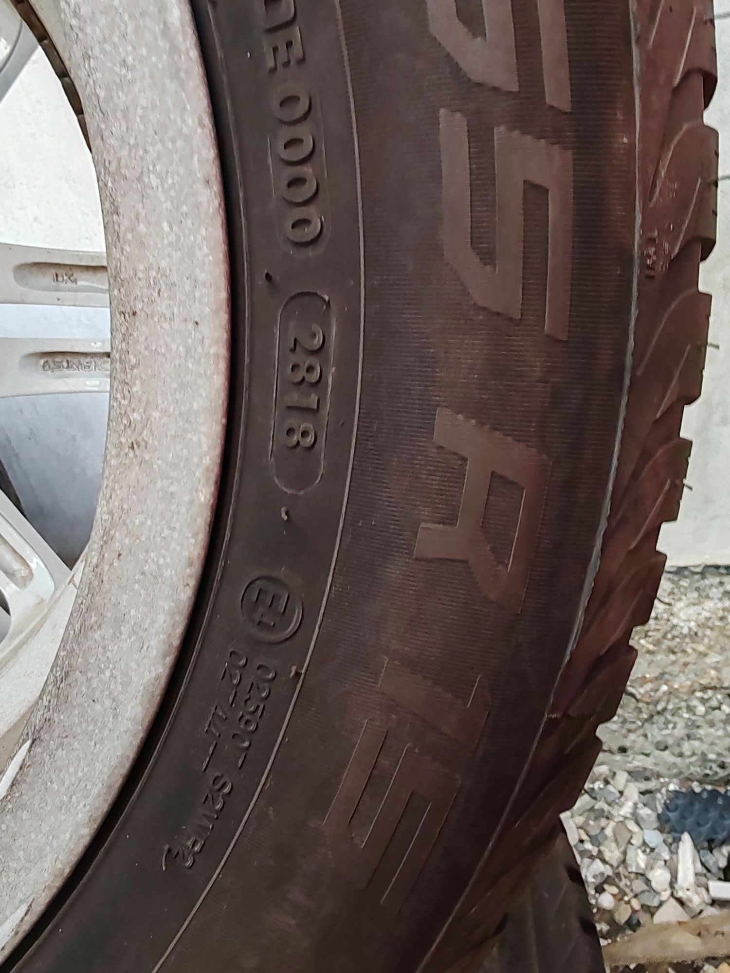 Jante cu cauciucuri de iarna de Toyota prius 195/65r15
