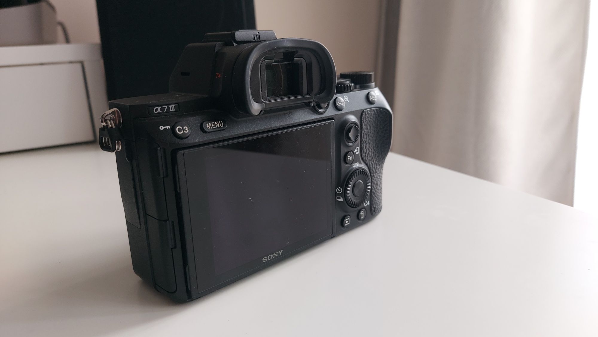 Sony A7 III camera mirrorless full frame 24 mp, filmare 4K, 1380 cadre