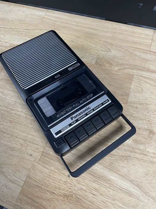 Casetofon portabil reportofon panasonic rq 2102a