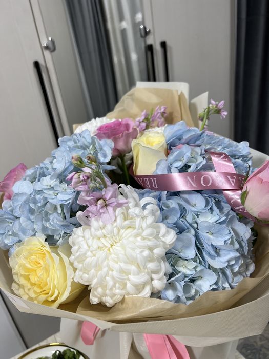 Цветы букеты свежие , подарили  в 00:00